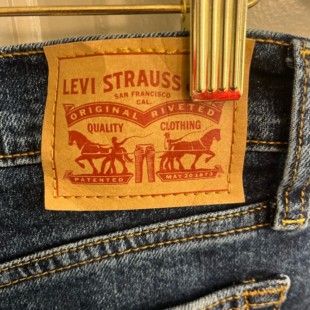Levi's Blue Cropped Distressed Jeans - Picture 6 of 8